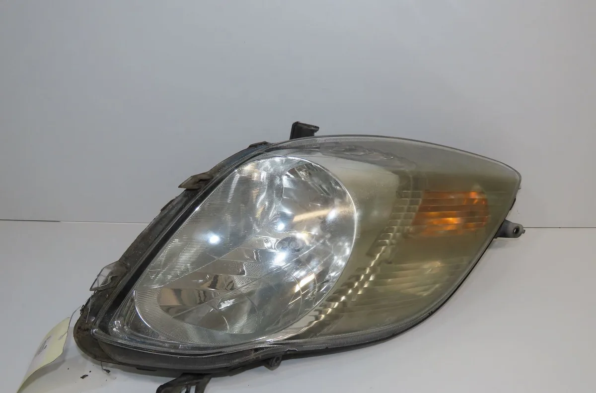 Phare droit Toyota YARIS (_P9_) 1.4 d-4d (nlp90_) (2005-2012) occasion