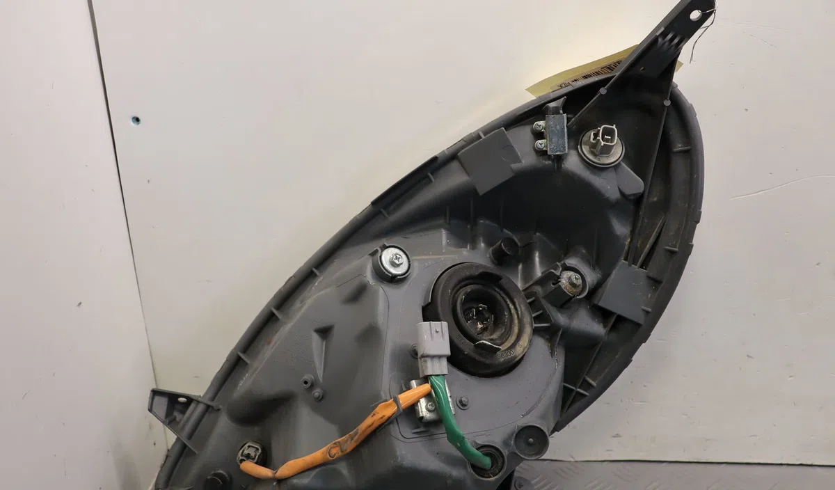 Phare droit TOYOTA YARIS VERSO  75 D-4D occasion