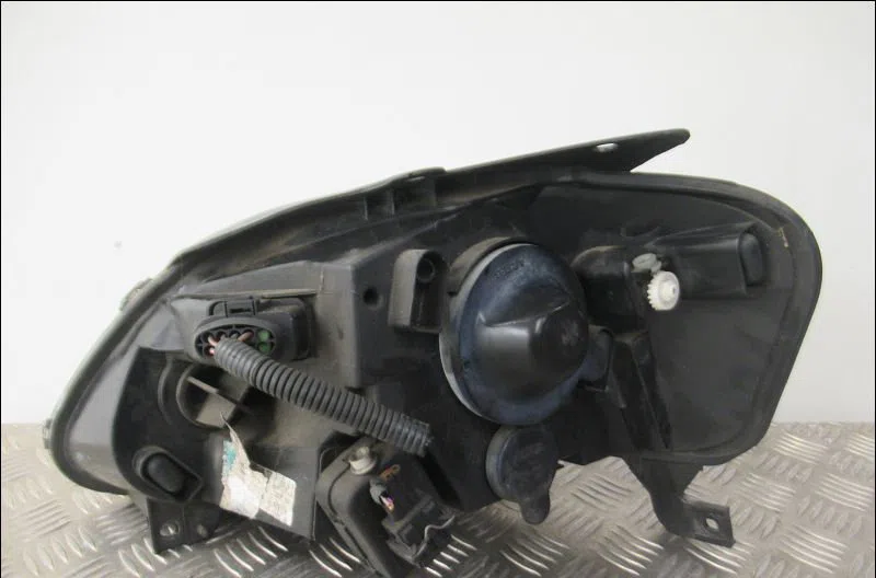 Phare droit Volkswagen FOX 3-5 portes (5Z1, 5Z3, 5Z4) 1.2 (2005-2011) occasion