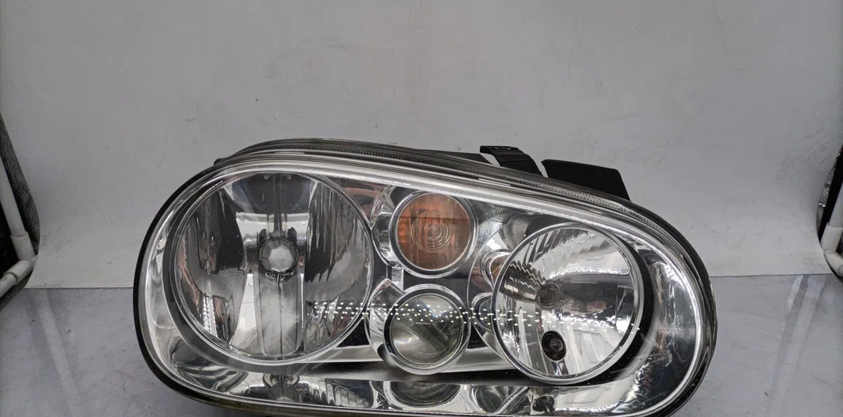 Phare droit VOLKSWAGEN GOLF 4 occasion