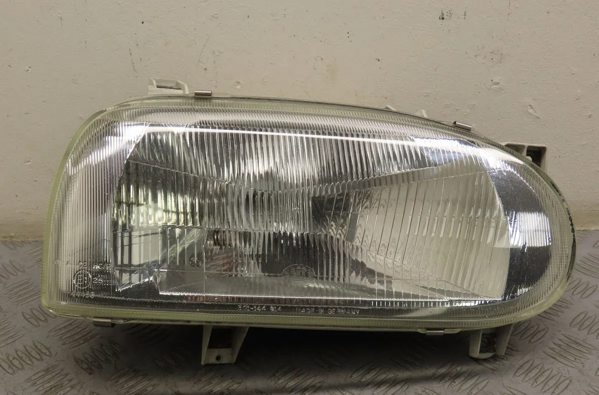 Phare droit Volkswagen GOLF III (1H1) 1.8 (1991-1997) 5 portes occasion