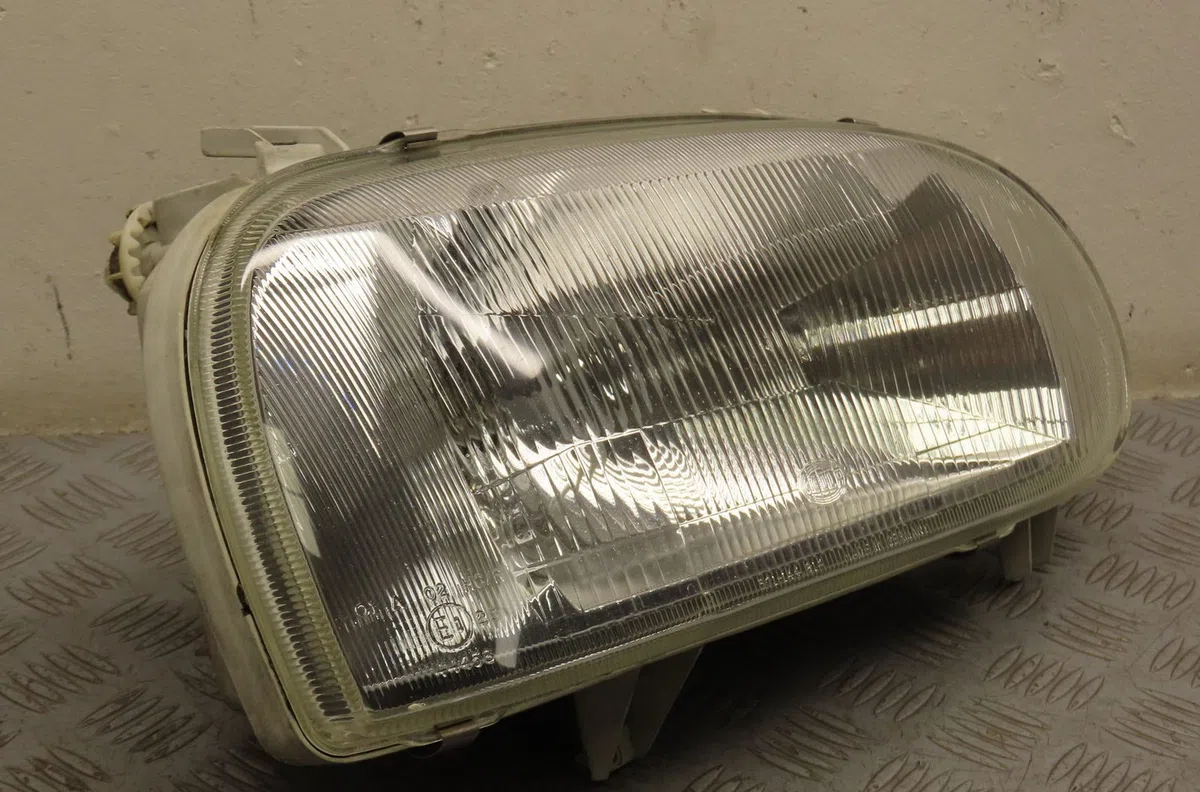 Phare droit Volkswagen GOLF III (1H1) 1.8 (1991-1997) 5 portes occasion