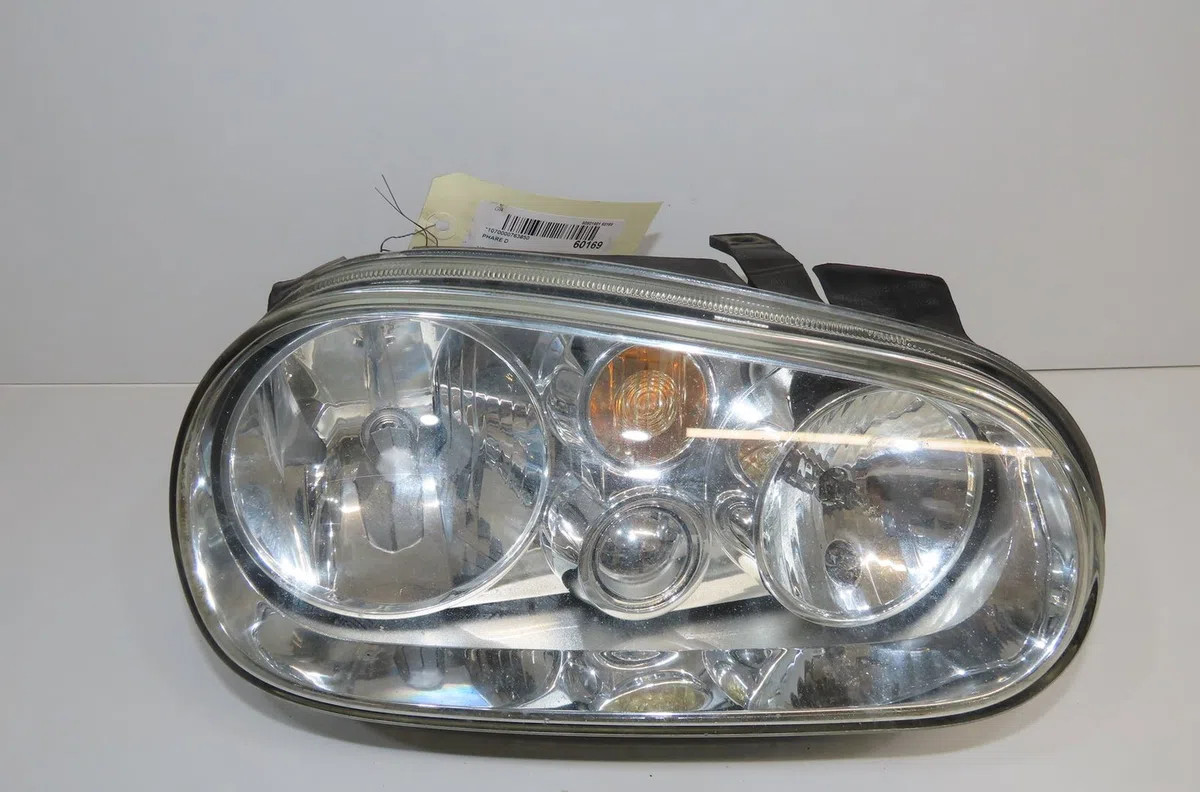 Phare droit Volkswagen GOLF IV (1J1) 1.4 16v (1997-2004) 5 portes occasion