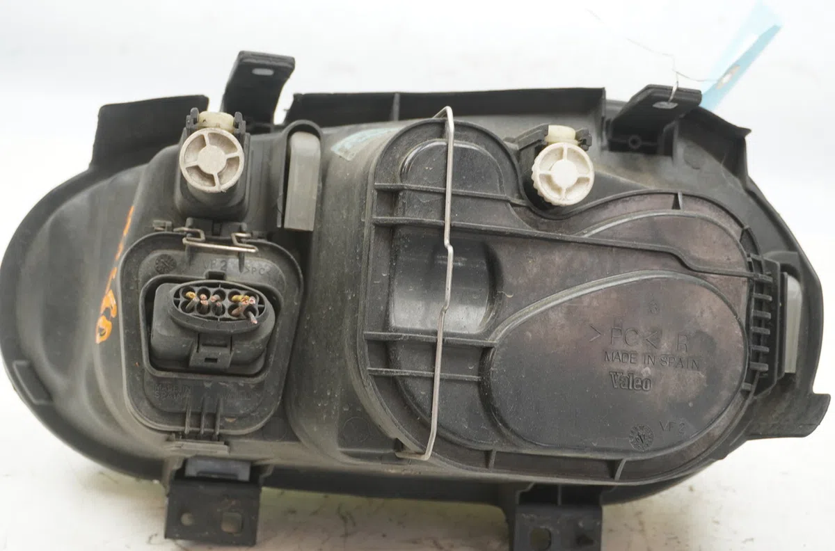 Phare droit Volkswagen GOLF IV (1J1) 1.6 (1997-2004) occasion