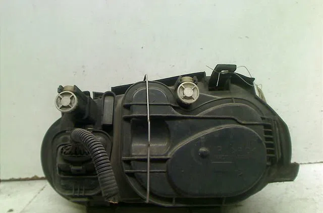 Phare droit Volkswagen GOLF IV (1J1) 1.6 (1997-2004) occasion