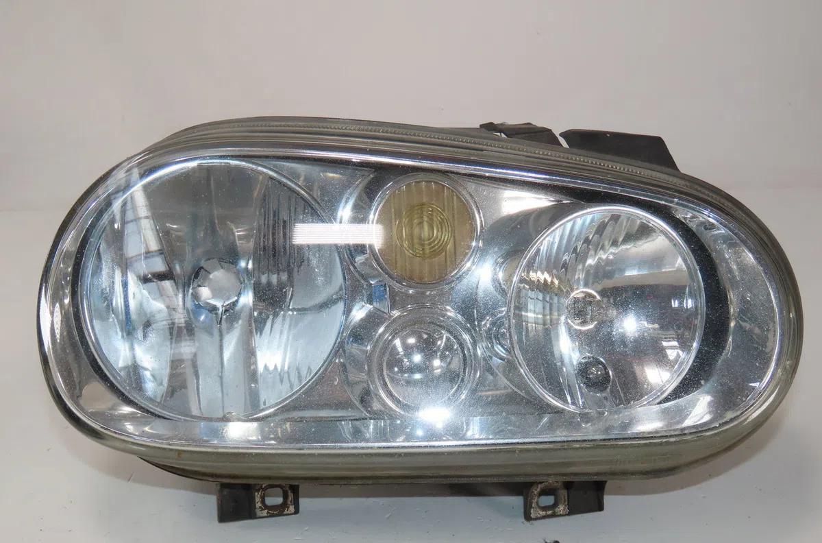 Phare droit Volkswagen GOLF IV (1J1) 1.9 tdi (1997-2004) 3 portes occasion