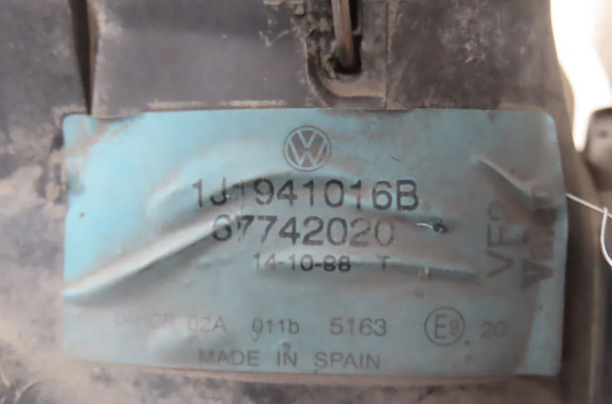 Phare droit Volkswagen GOLF IV (1J1) 1.9 tdi (1997-2004) 3 portes occasion