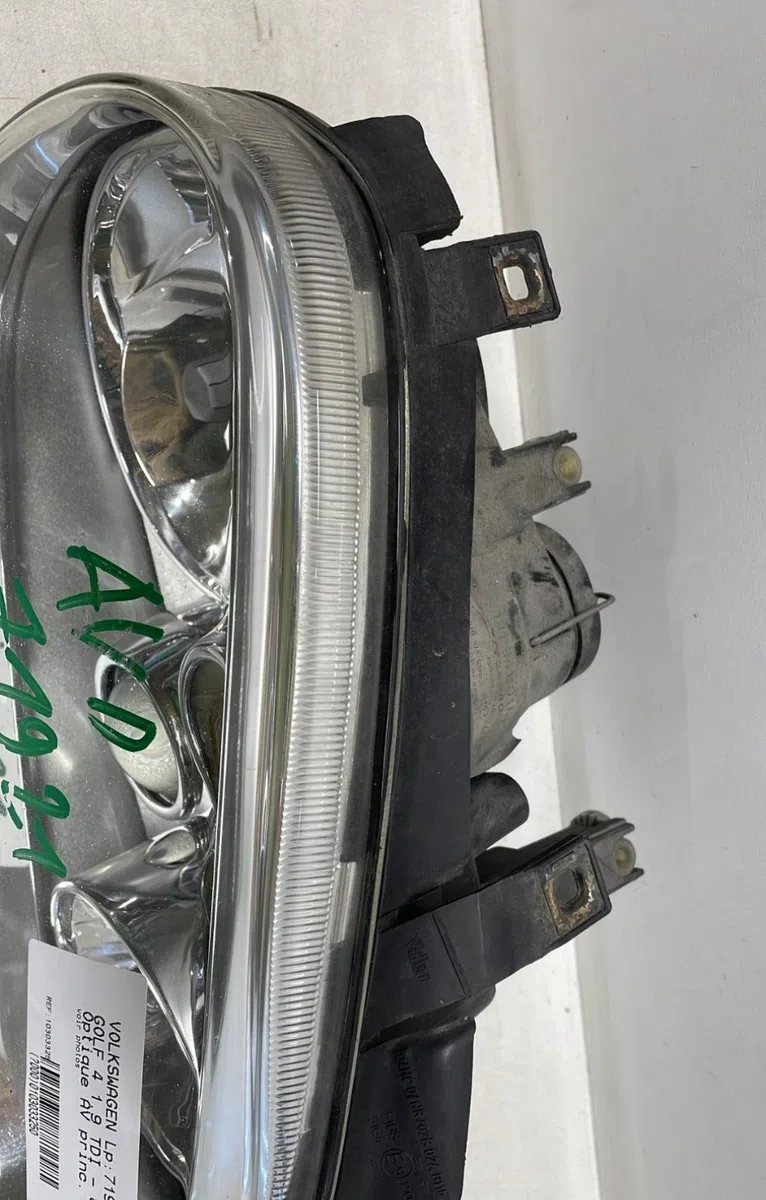 Phare droit Volkswagen GOLF IV (1J1) 1.9 tdi (1997-2004) 3 portes occasion
