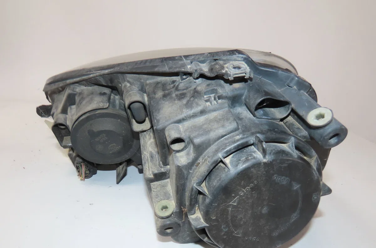 Phare droit Volkswagen GOLF V (1K1) 1.9 tdi (2003-2008) occasion