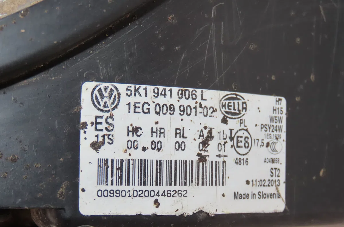 Phare droit Volkswagen GOLF VI (5K1) 1.6 tdi (2009-2012) 5 portes occasion
