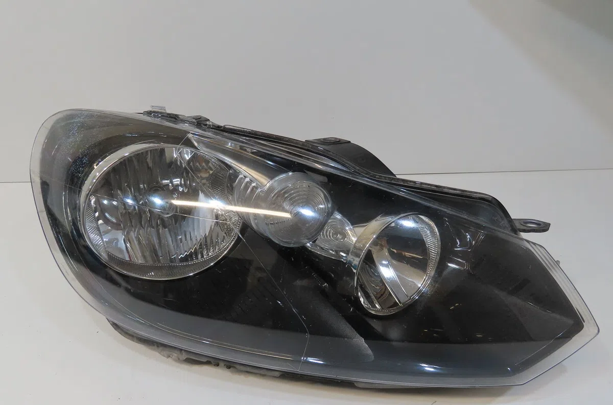 Phare droit Volkswagen GOLF VI Décapotable (517) 1.2 tsi (2011-2016) occasion