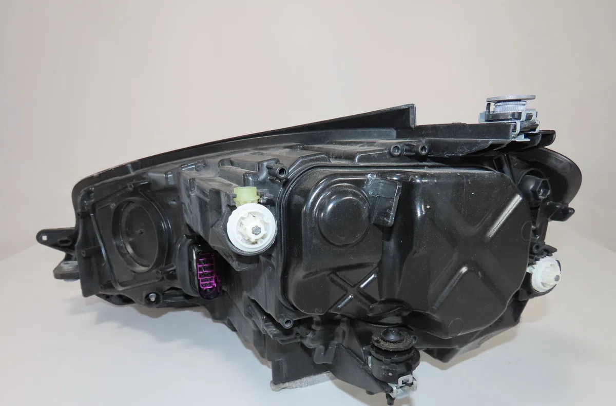 Phare droit Volkswagen GOLF VII (5G1, BQ1, BE1, BE2) 1.0 tsi (2015-2020) occasion