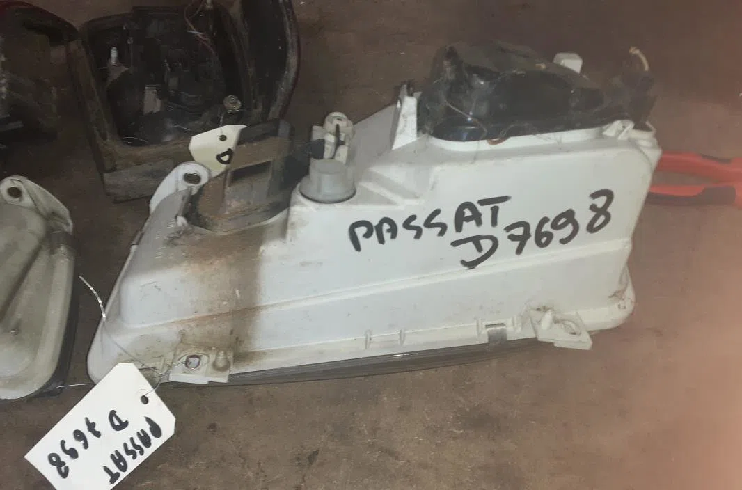Phare droit VOLKSWAGEN PASSAT 3 PHASE 2 occasion