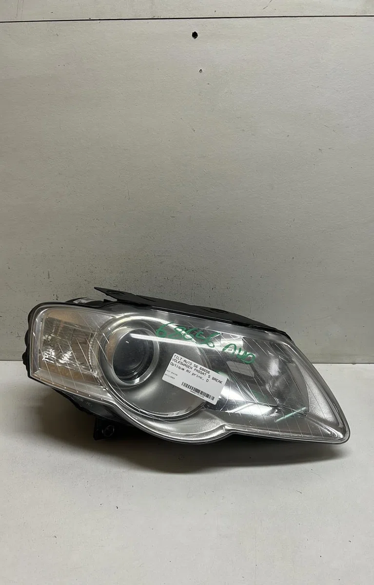 Phare droit Volkswagen PASSAT B6 Variant (3C5) 2.0 tdi (2005-2010) 5 portes occasion