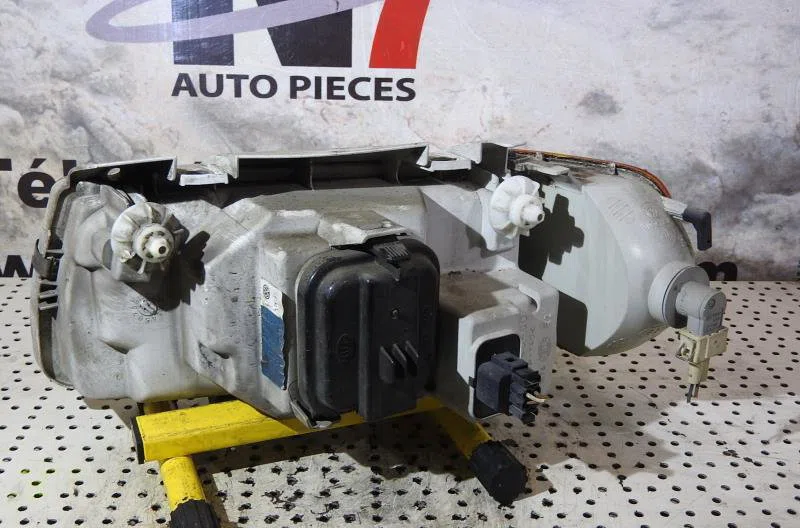 Phare droit VOLKSWAGEN POLO 3 PHASE 1 occasion