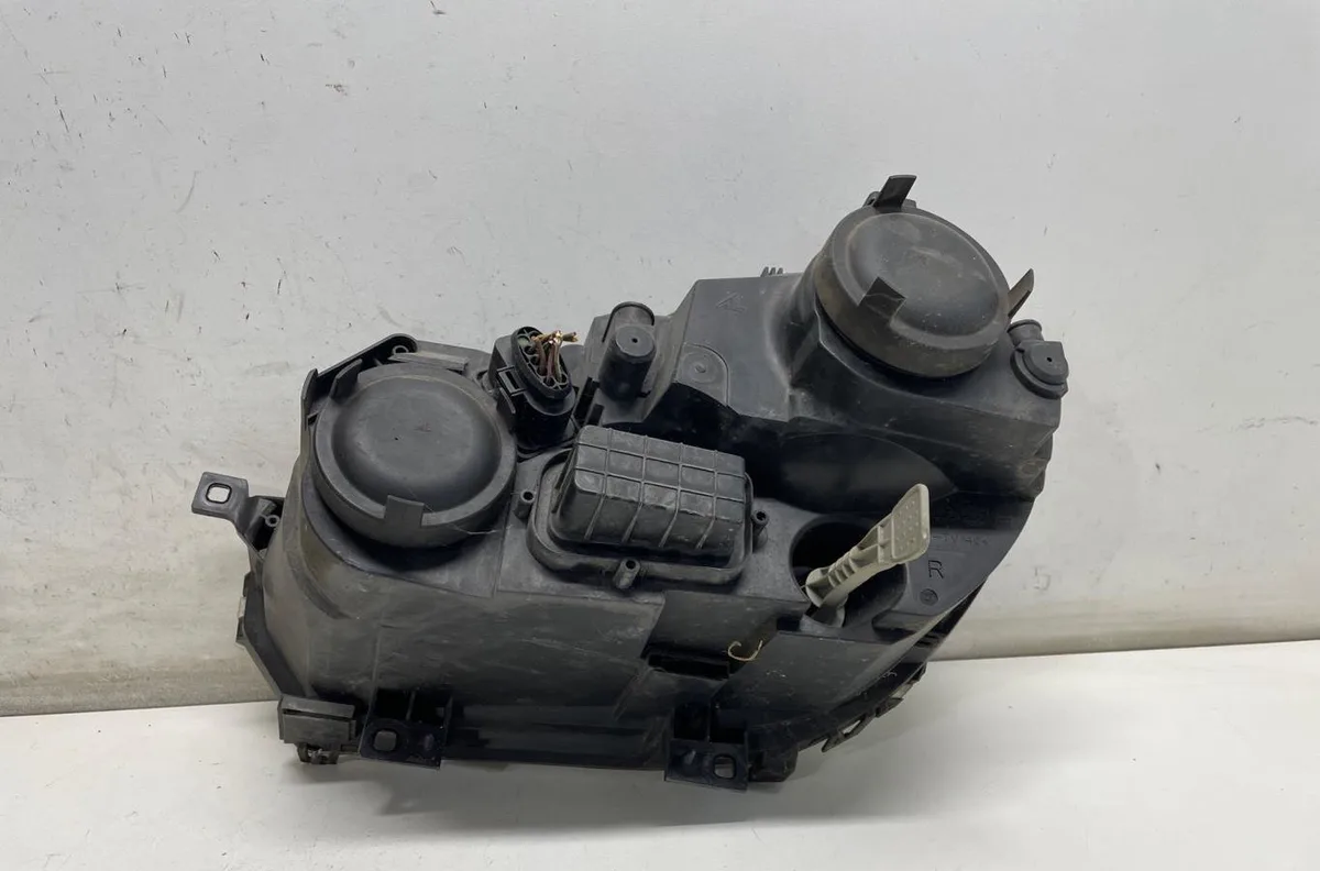 Phare droit Volkswagen POLO (9N_, 9A_) 1.9 sdi (2001-2009) occasion