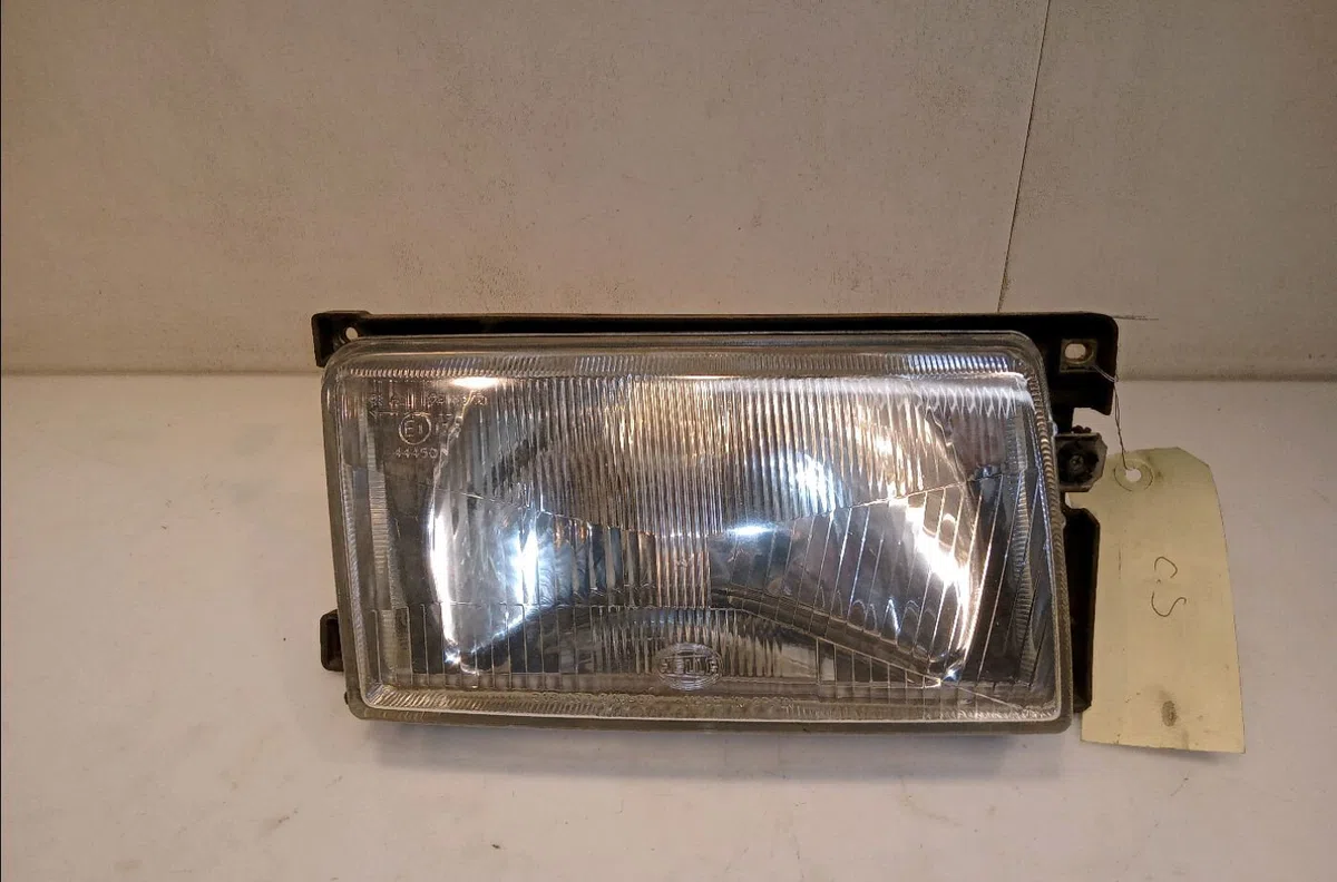 Phare droit Volkswagen POLO II (86C, 80) 1.0 cat (1989-1994) occasion