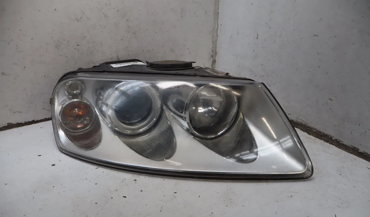 Phare droit Volkswagen TOUAREG (7LA, 7L6, 7L7) 2.5 r5 tdi (2003-2010) occasion