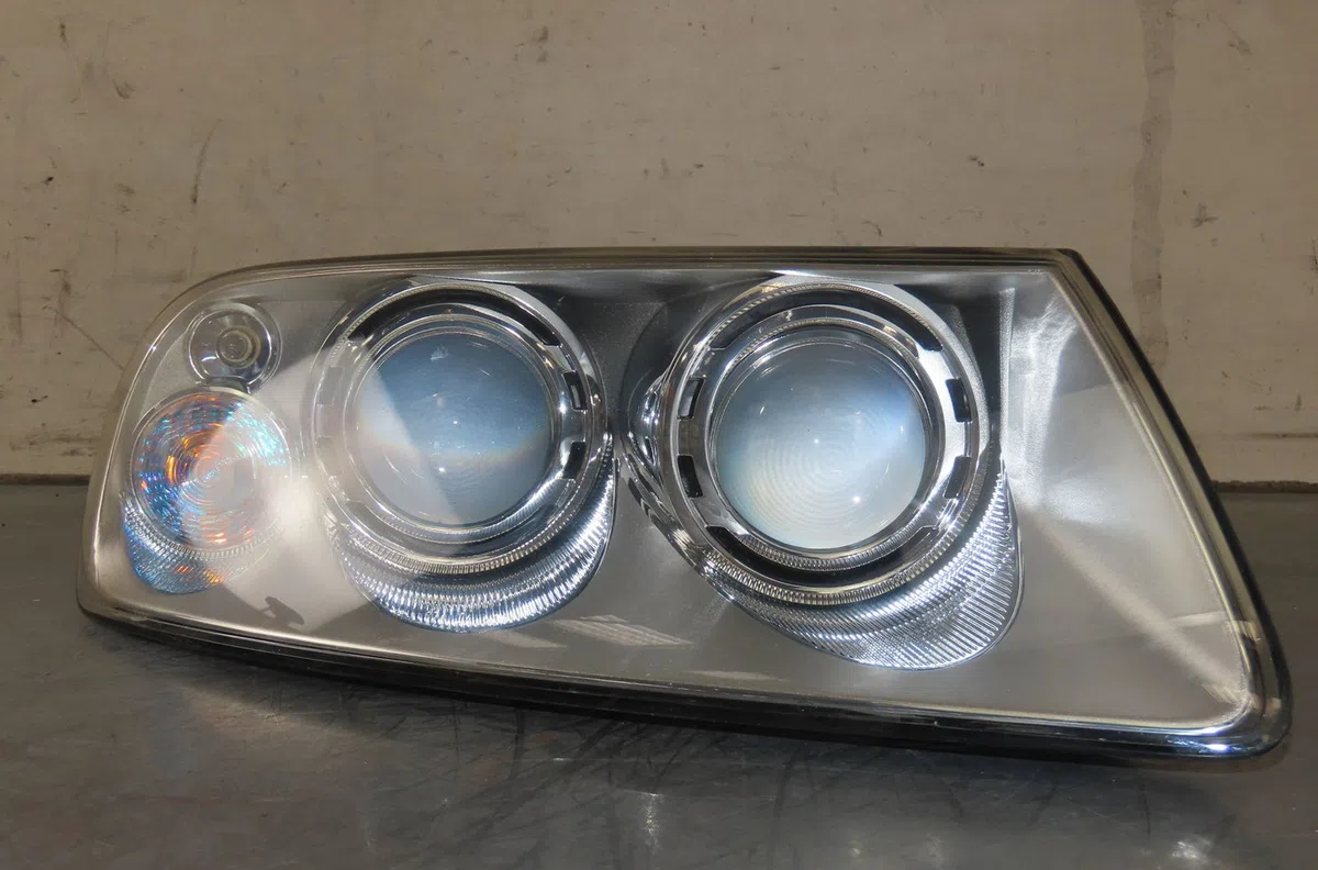 Phare droit Volkswagen TOUAREG (7LA, 7L6, 7L7) 2.5 r5 tdi (2003-2010) occasion
