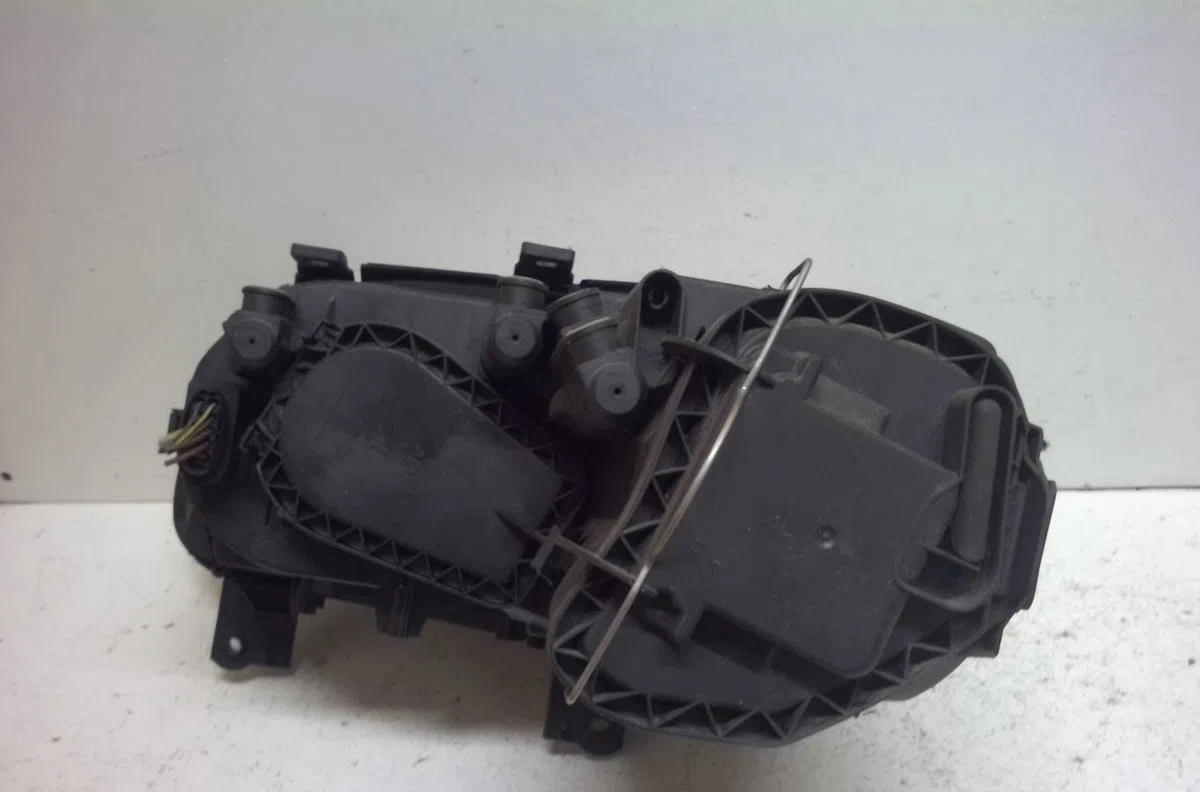 Phare droit Volkswagen TOURAN (1T1, 1T2) 1.9 tdi (2003-2004) 5 portes occasion
