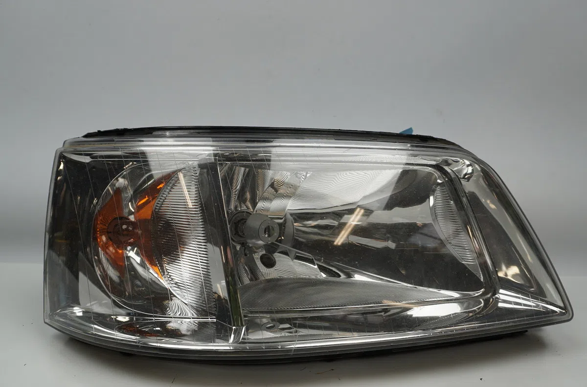 Phare droit VOLKSWAGEN TRANSPORTER V  2.5 TDI 130ch occasion