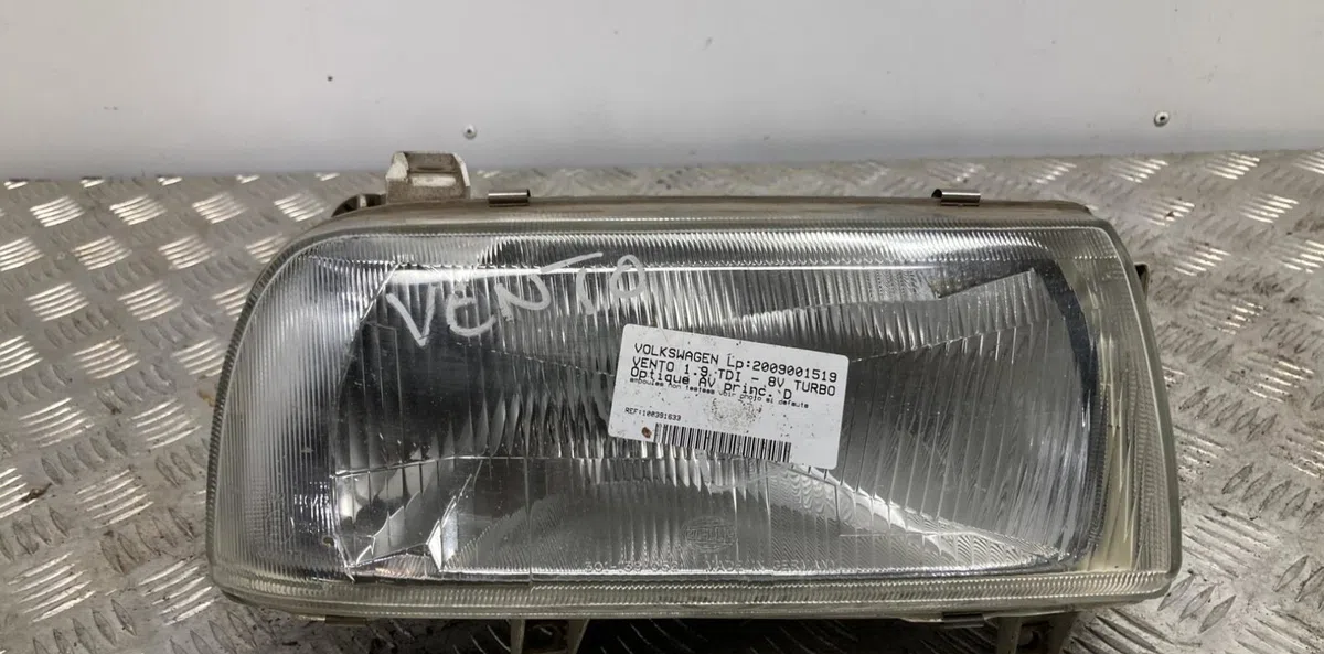 Phare droit VOLKSWAGEN VENTO occasion