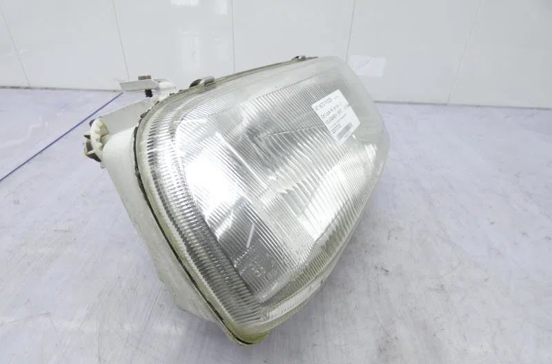 Phare droit VOLKSWAGEN VENTO occasion