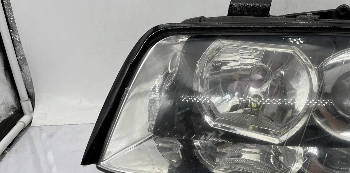 Phare gauche AUDI A4 2 AVANT PHASE 1 BREAK occasion