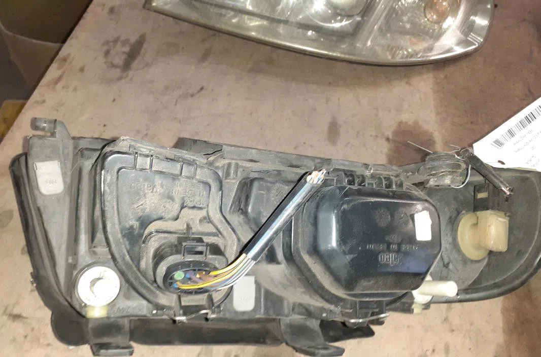 Phare gauche Audi A4 B5 (8D2) 1.9 tdi (1995-2000) occasion