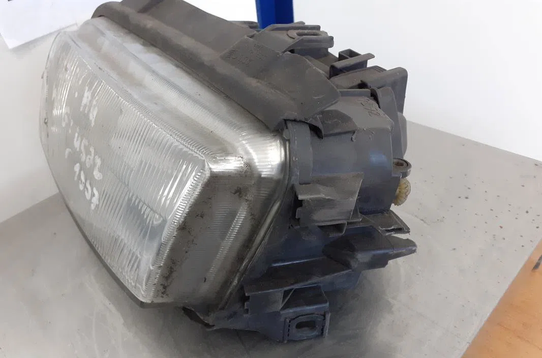 Phare gauche Audi A4 B5 (8D2) 1.9 tdi (1995-2000) occasion