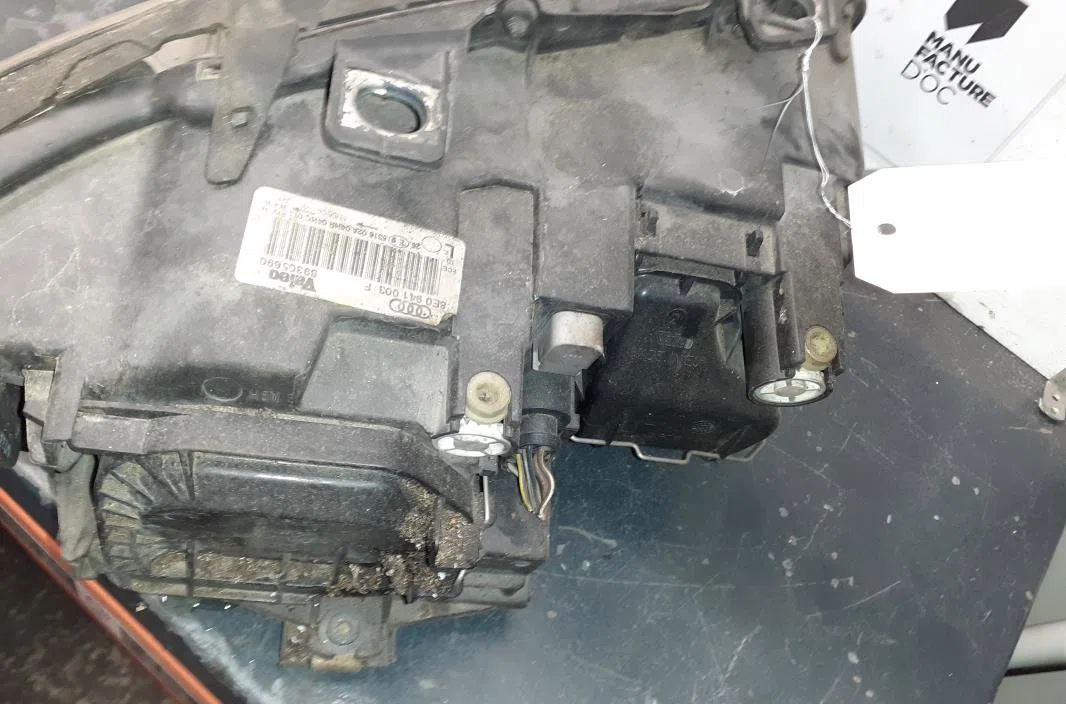 Phare gauche Audi A4 B6 Avant (8E5) 1.9 tdi (2001-2004) occasion