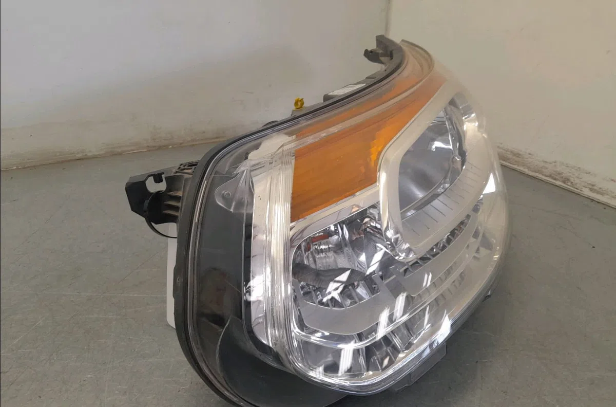 Phare gauche Citroen C3 PICASSO (SH_) 1.4 vti 95 (2009) occasion