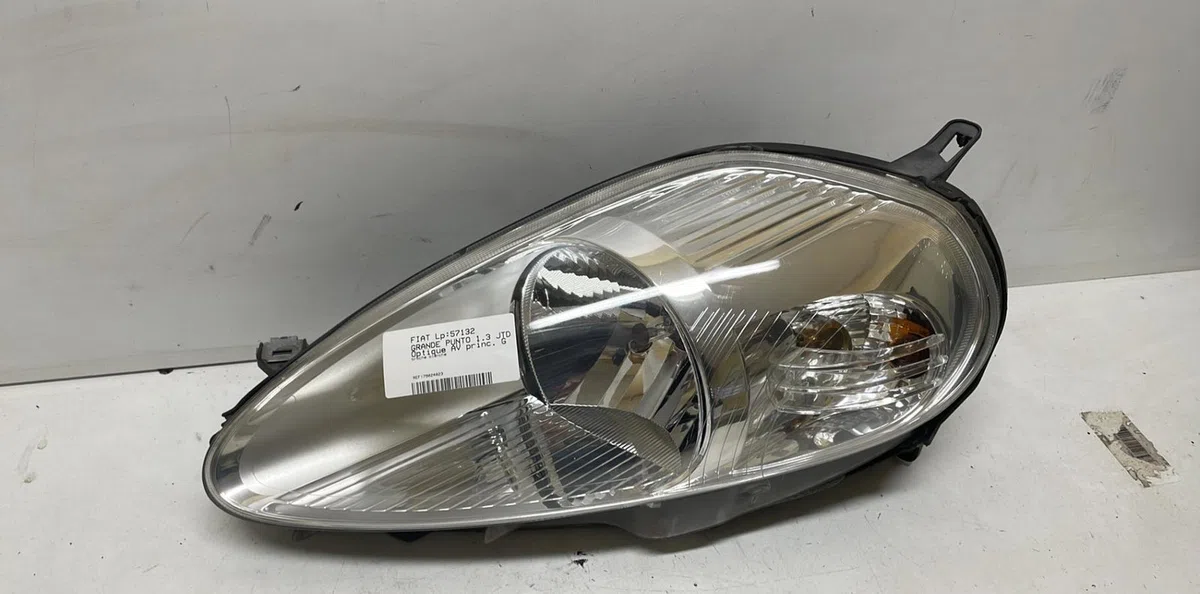 Phare gauche Fiat GRANDE PUNTO (199_) 1.3 d multijet (199.axd11, 199.axd1a, 199.axd1b,... (2005-2010) 5 portes occasion