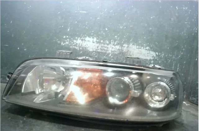 Phare gauche Fiat PUNTO (188_) 1.2 60 (188.030, .050, .130, .150, .230, .250) (1999-2010) occasion