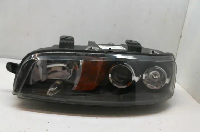 Phare gauche Fiat PUNTO (188_) 1.2 60 (188.030, .050, .130, .150, .230, .250) (1999-2010) occasion