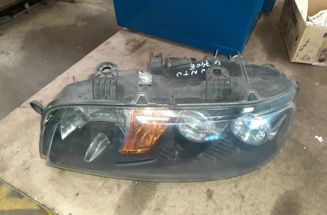 Phare gauche FIAT PUNTO 2 PHASE 1 occasion