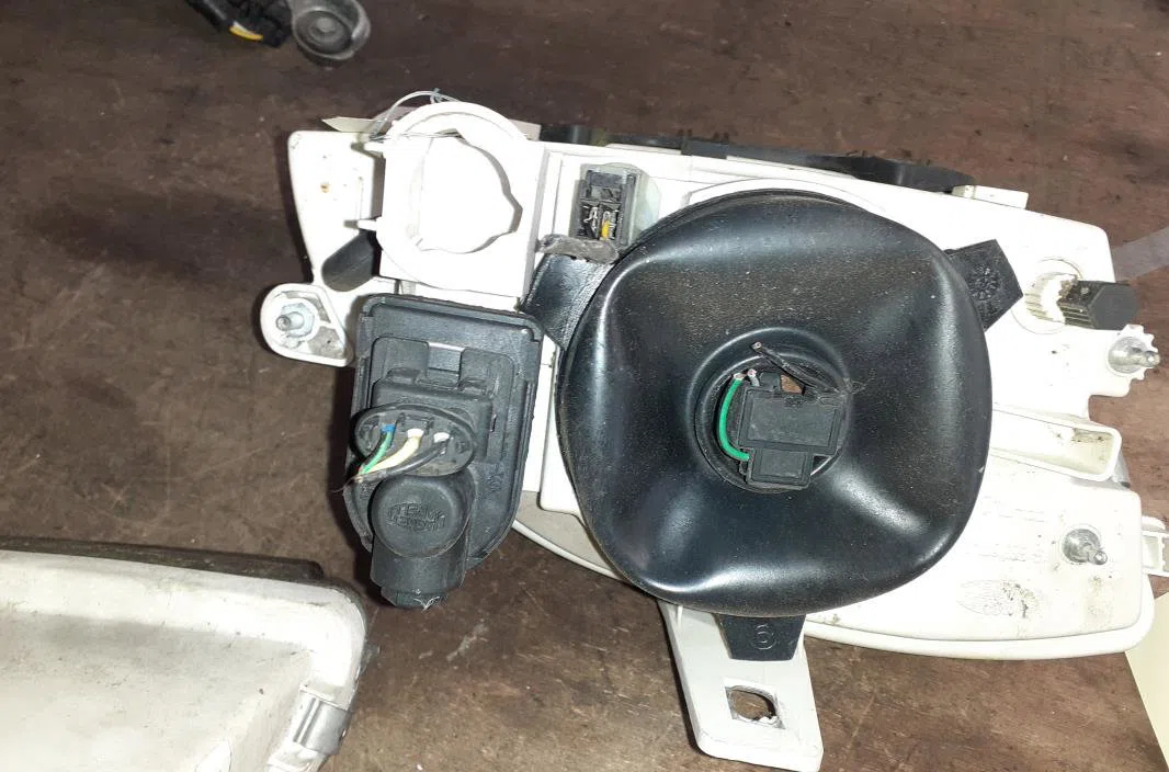 Phare gauche Fiat SEICENTO - 600 (187_) 1.1 (187axb, 187axb1a, 187axc1a02) (1998-2010) occasion