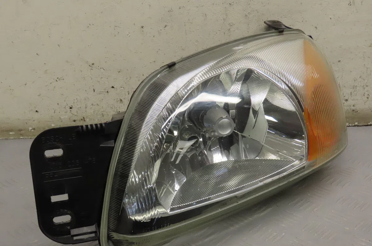 Phare gauche Ford FIESTA IV (JA_, JB_) 1.25 i 16v (1995-2002) 5 portes occasion
