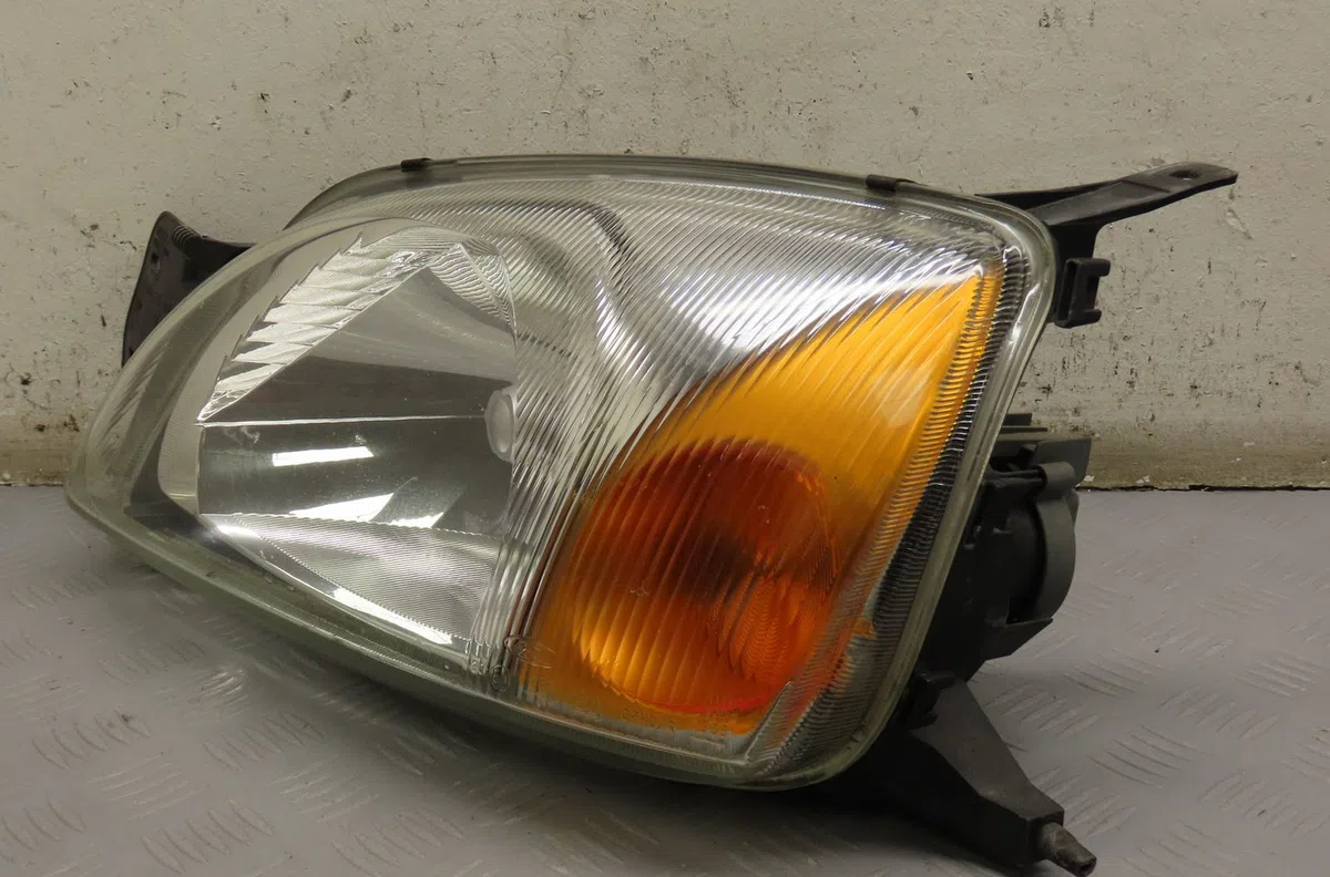 Phare gauche Ford FIESTA IV (JA_, JB_) 1.25 i 16v (1995-2002) 5 portes occasion