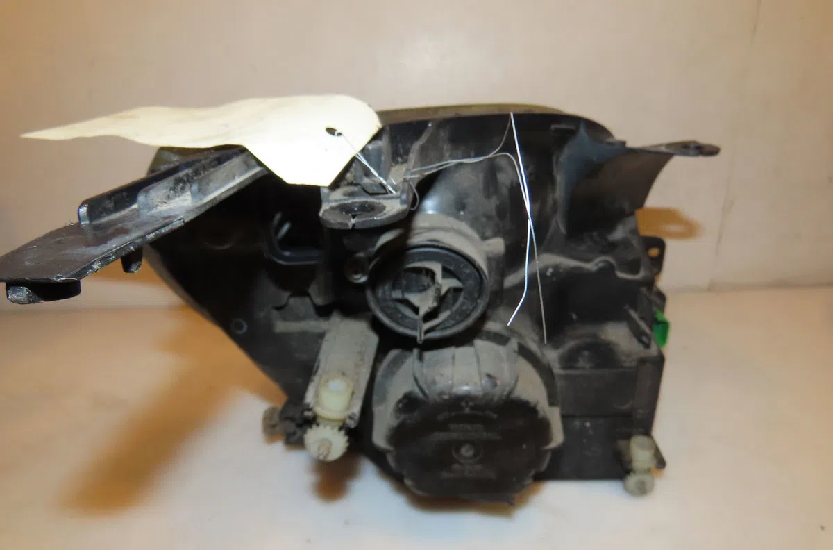 Phare gauche Ford FIESTA V (JH_, JD_) 1.4 tdci (2001-2008) 5 portes occasion