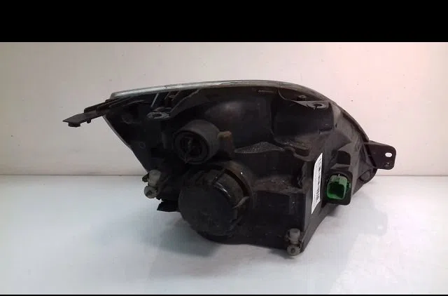 Phare gauche Ford FIESTA V (JH_, JD_) 1.6 tdci (2004-2008) occasion