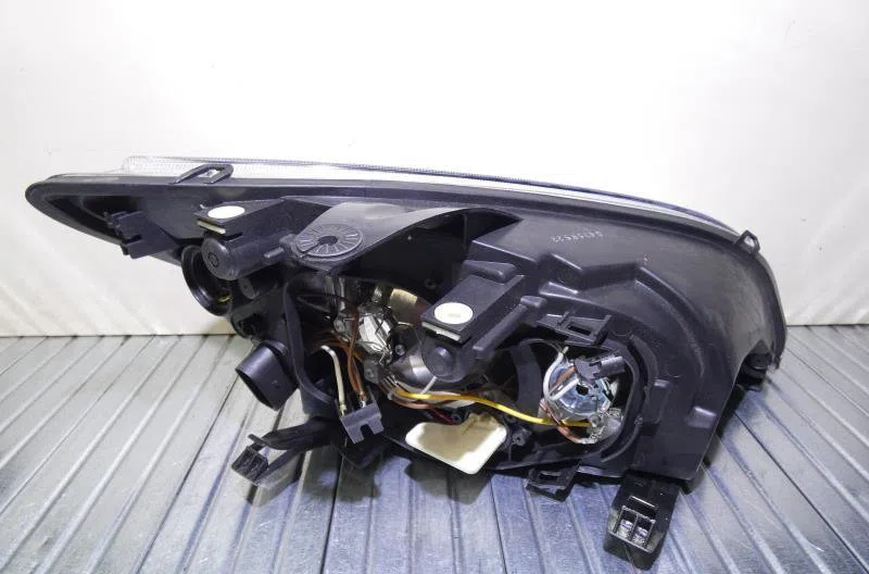 Phare gauche FORD FOCUS 2 PHASE 1 BREAK occasion