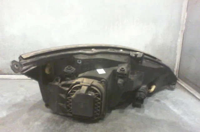 Phare gauche Ford FOCUS I (DAW, DBW) 1.8 tdci (2001-2004) occasion