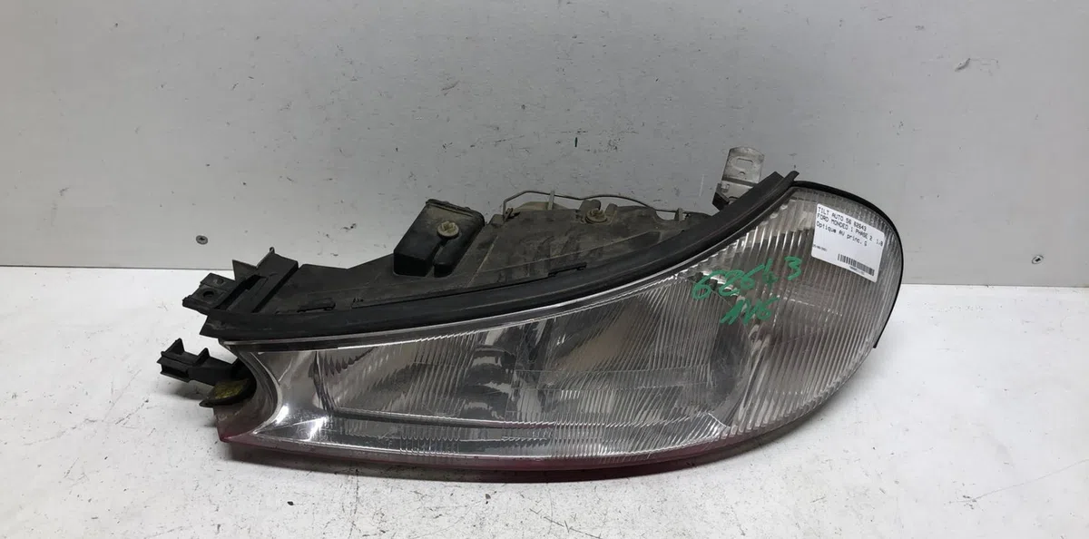 Phare gauche Ford MONDEO II (BAP) 1.8 i (1996-2000) occasion
