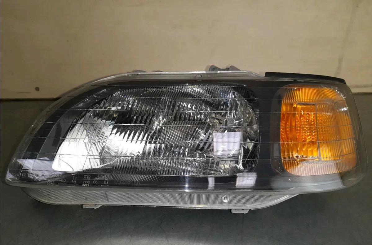 Phare gauche Honda CIVIC VI Fastback (MA, MB) 1.4 i (ma8, mb2) (1995-2001) occasion