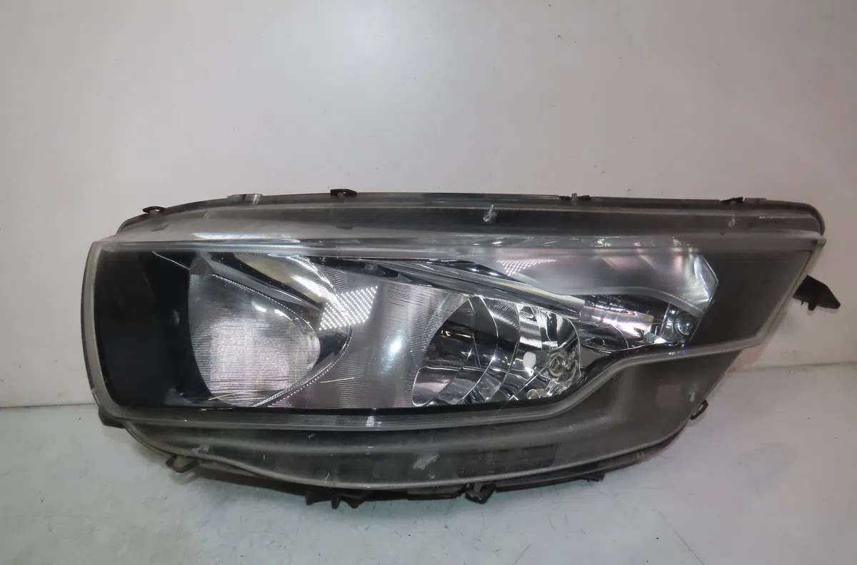Phare gauche Iveco DAILY VI Camionnette 35s18, 35c18, 40c18, 50c18, 60c18, 65c18, 70c18 (2016) occasion