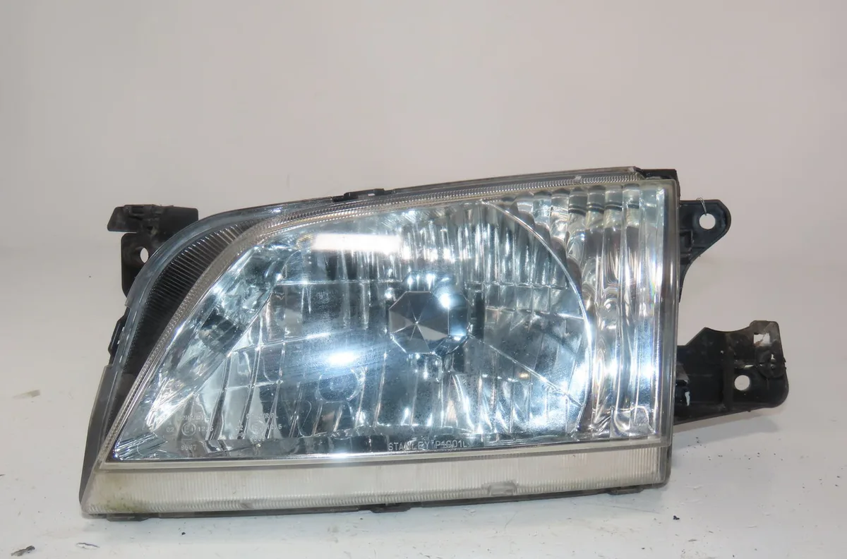 Phare gauche Mazda DEMIO (DW) 1.3 16v (dw3w) (1998-2003) occasion