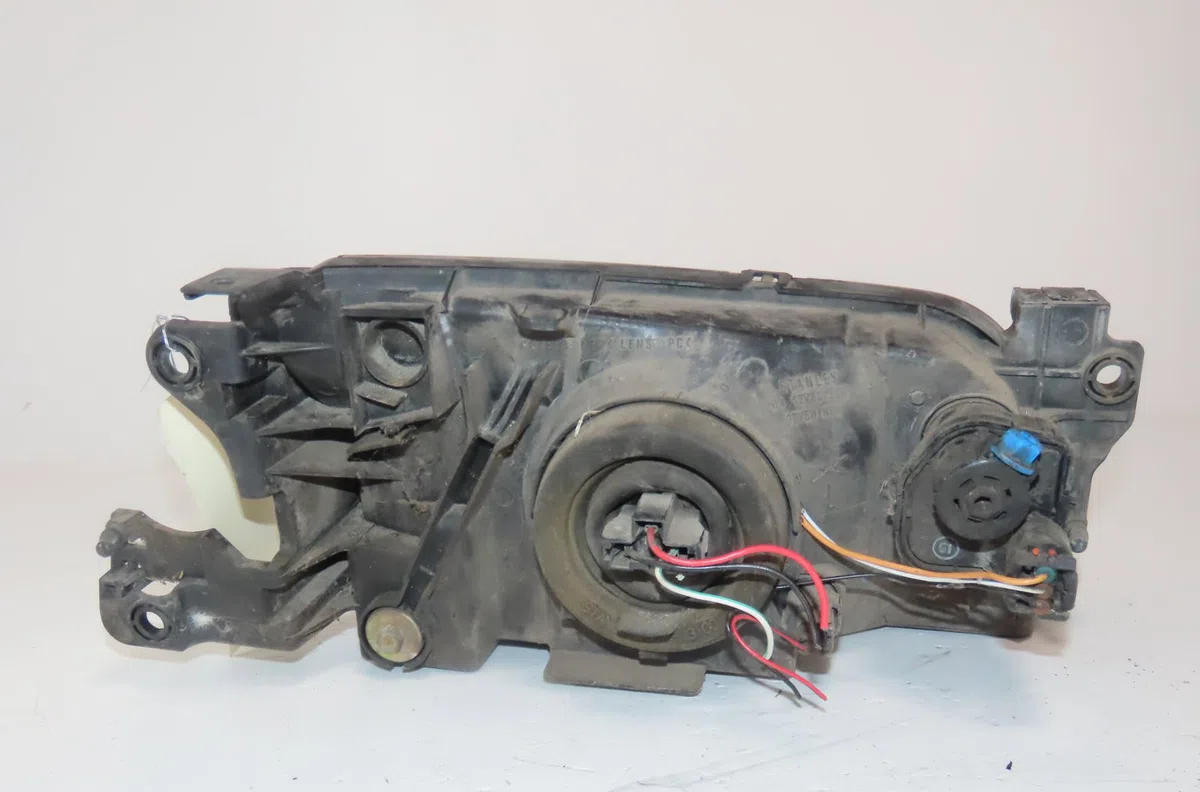Phare gauche Mazda DEMIO (DW) 1.3 16v (dw3w) (1998-2003) occasion