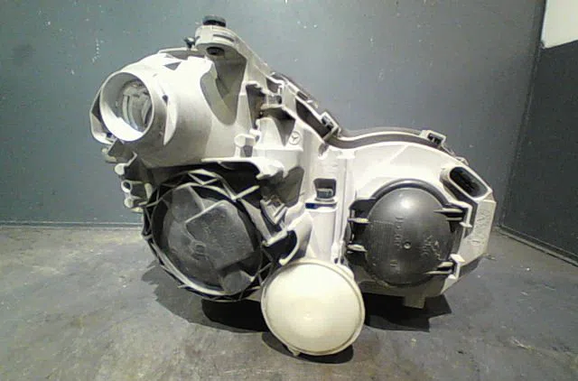 Phare gauche Mercedes-benz CLASSE C (W203) C 200 cdi (203.004) (2000-2003) 4 portes occasion