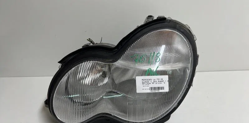 Phare gauche Mercedes-benz CLASSE C (W203) C 200 cdi (203.007) (2003-2007) occasion